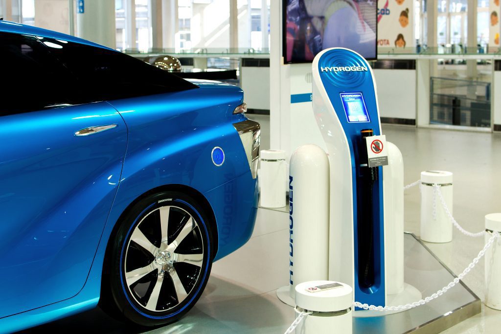 Hydrogen fuel car with fueling station