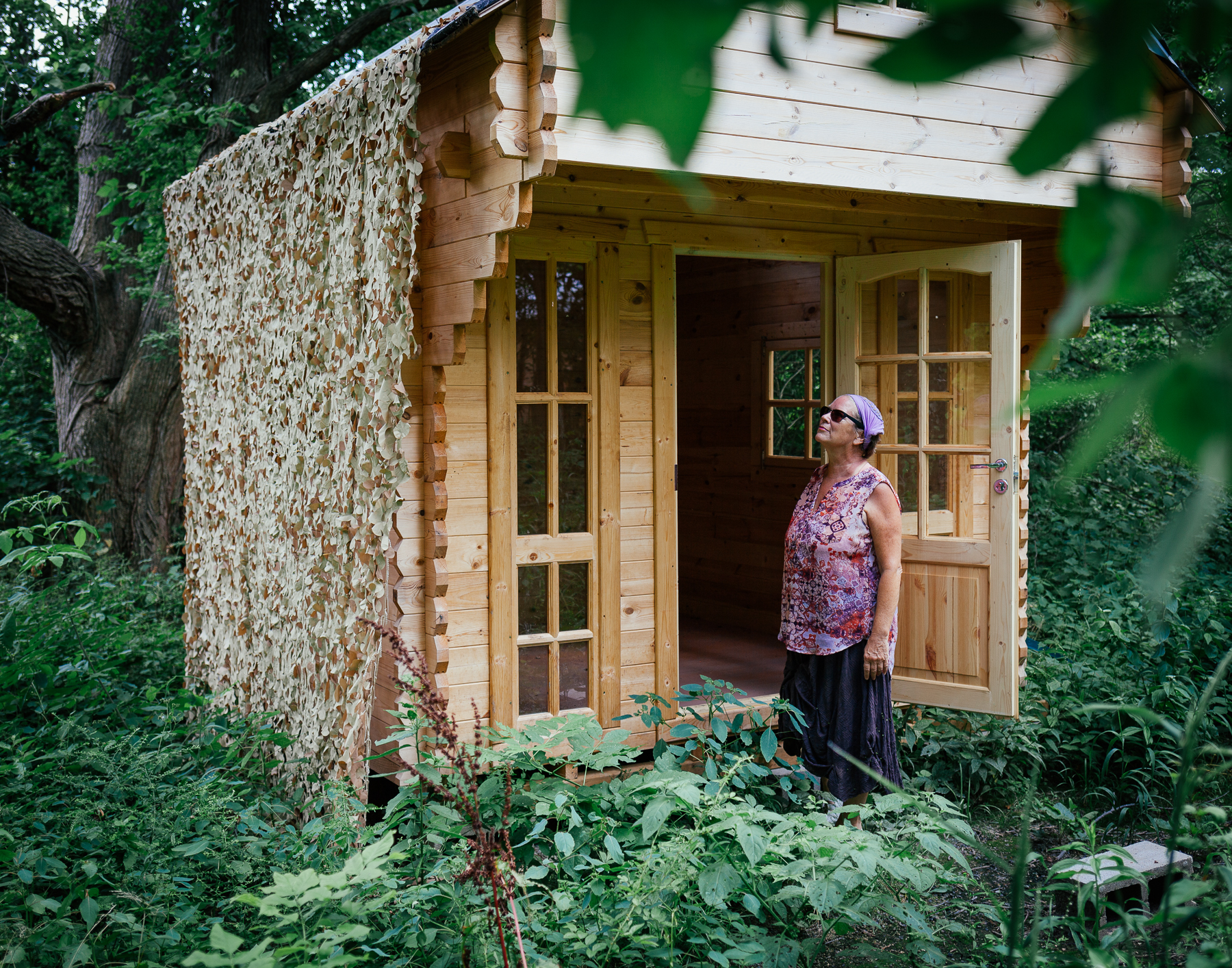 In 2012, the same year the quarry theatre started, they had artist residencies at a rented farmhouse on the island. The concept worked, so they recently put up three tiny houses and a small composting toilet on Patricia’s land where artists can stay in the future.