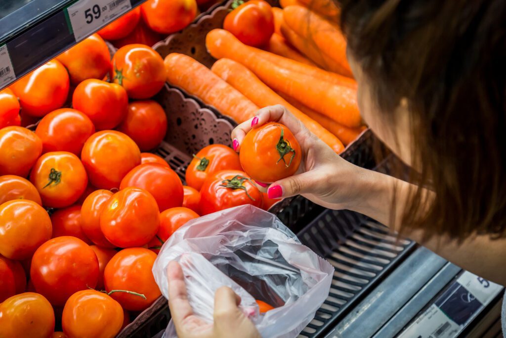 Research Shows Grocery Stores can Ditch Wasteful Plastic Produce Bags